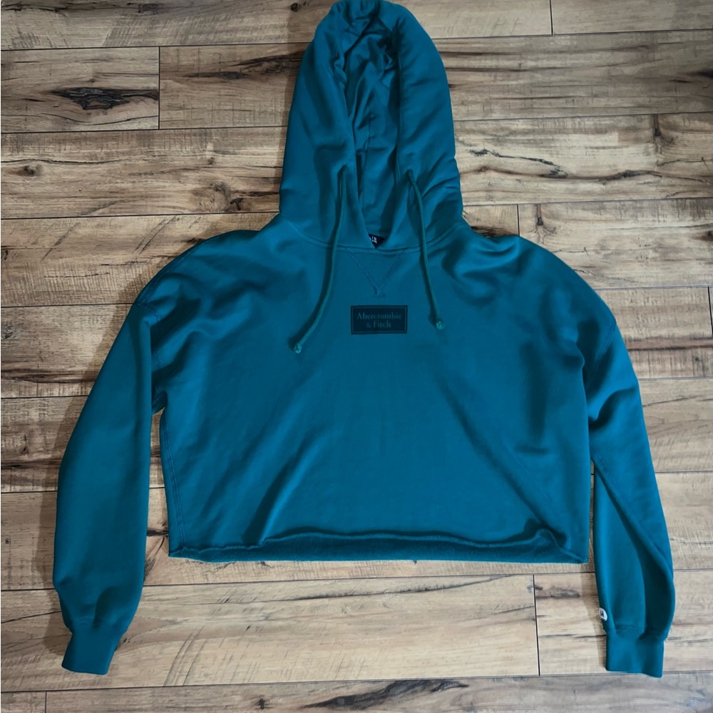 green cropped hoodie